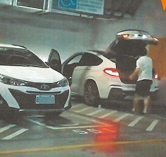 嘉市 男装瘫 兄妹诈保逾5百万遭诉