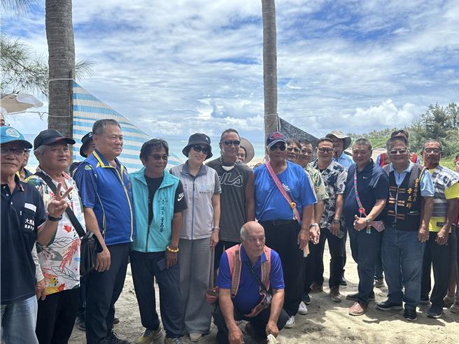 台东原住民族部落大学跨岛屿南岛船造船培训课程今日开训，将以3个月时间打造融合阿美族、达悟族及南岛文化的跨岛屿帆船。（蔡旻妤摄）