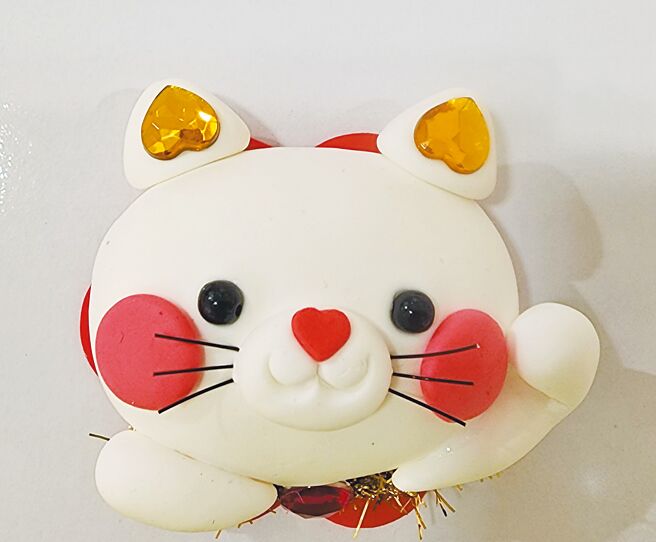 新光三越台北南西店7月12日，推出招财猫黏土手作。（新光三越提供）