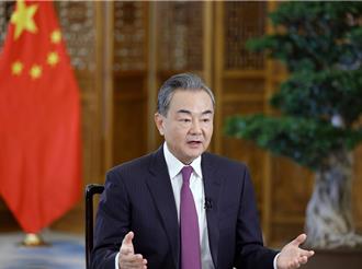 會見馬克宏  王毅籲：共同踐行多邊主義  反對單邊霸凌  抵制陣營對立