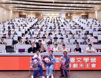 歌仔戏国宝杨丽花现身淡江　首场开讲分享演艺人生