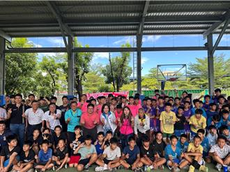 不輸職業隊！鳳邑尚興盃籃球賽國小組「老師最美隊」奪冠