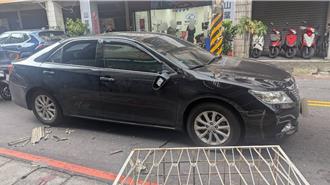 中和驚傳墜樓意外！未繫安全繩　連人帶窗砸毀轎車工人受傷