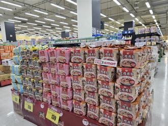 丹娜絲颱風朝台灣撲來 超市、量販店備貨增3倍