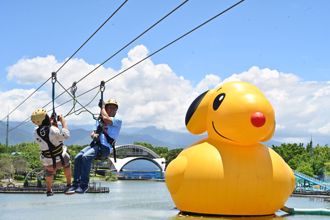 宜蘭童玩節首日湧2萬人次 史努比鴨消風防颱成焦點