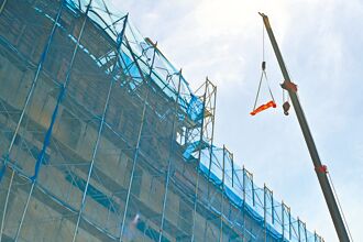 宜蘭 烏石漁港製冰廠上梁 明年初可望完工啟用