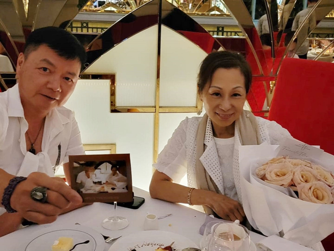 艾威的太太陈美玲今年8月病逝。（图／翻摄自艾威 Al Wai脸书）