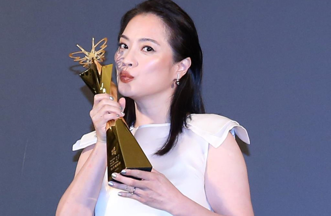 高伊玲5日晚间夺下北影影后宝座，受访时落泪。（图／范扬光摄）