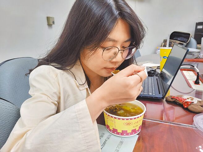 总是头晕、胀气吗？医师指出，这些查不出病因的慢性不适，可能是身体对日常食物「过敏」。（林周义摄）