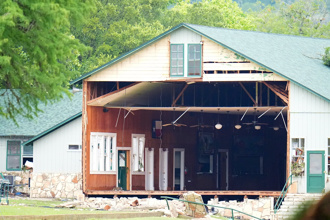 影》德州洪水釀50死 夏令營遭沖毀慘況曝 營主任英勇救人犧牲