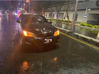 高雄驚悚車禍！自小客與機車相撞 1人驗出酒精反應