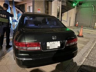 中壢男駕車衝撞社區大門 動機曝光疑金錢糾紛