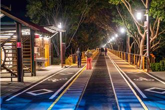 嘉油鐵馬道獲建築園冶獎 AI智慧公廁超神！