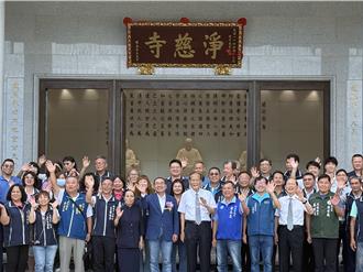 侯友宜淨慈寺祈福 呼籲市民團結防颱抗災