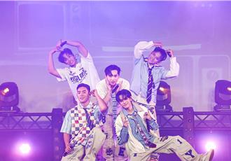 AcQUA源少年终于合体！1神秘嘉宾突现身　感性谢粉惹泪崩