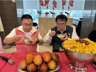 颱風天照吃！新營「議長盃」芒果冰活動 千人冒雨排隊