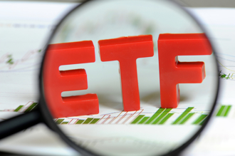 对等关税大限将至！ETF怎么买？高息型抗跌耐震「这类绩效稳稳赚大盘报酬？」台股低调王者竟是它