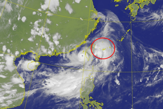 恐與丹娜絲交互作用 鄭明典曝另一隱憂：東北那團雲也轉起來了
