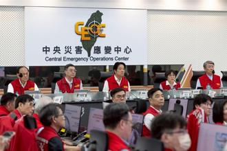 府院二巨頭坐鎮應變中心  賴清德：颱風離境才能休息