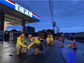 影》丹娜絲釀禍！高雄電桿爆火花 逾千戶瞬間停電