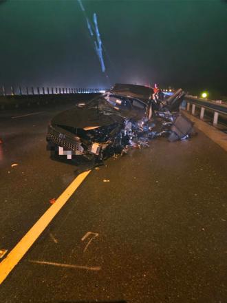 颱風夜國3中寮隧道口奪命車禍！ 男子自撞噴出車外慘死