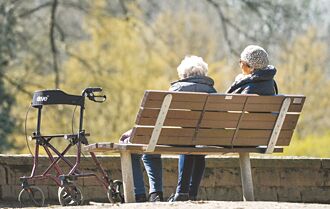 女性退休聚焦三險