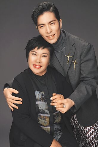 老蕭受媽啟蒙開啟歌王之路