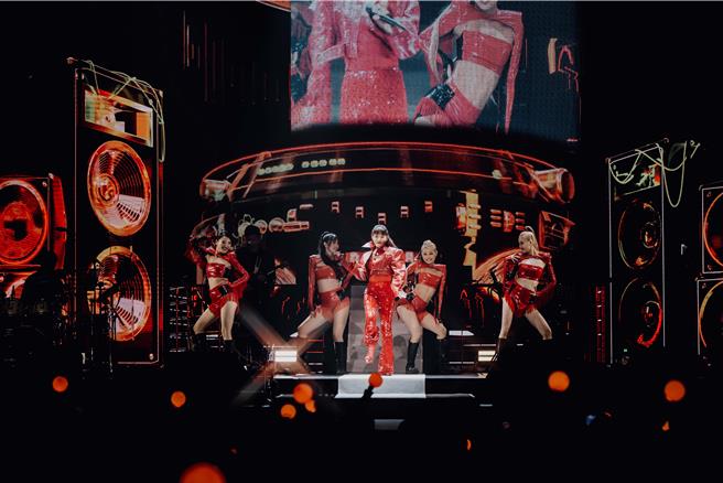 丁噹5日在馬來西亞舉辦「夜遊A Night Tour」巡迴演唱會。（相信音樂提供）