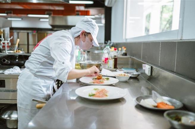 苗栗县政府环境保护局举办「苗栗惜食餐桌─创意料理大募集」2025年苗栗县惜食料理食谱暨教案甄选活动。（苗栗县政府提供／谢明俊苗栗传真）