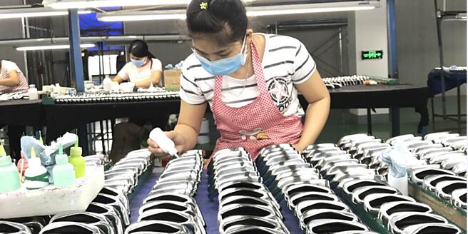 越南輸往美國關稅20％底定，高球桿頭代工龍頭復盛和二哥明安越南廠，9月開始迎接旺季新訂單，兩家營收今年將回到淡、旺季的正常軌道。圖／業者提供