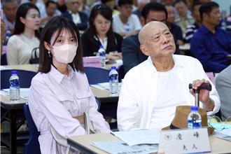 專訪》80歲凌峰撒嬌喊嫩妻「媽媽」  腦內仍藏血塊新近況曝光