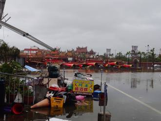 難敵丹娜絲強風狂襲！ 台南「南鯤鯓代天府」牌樓整座倒塌