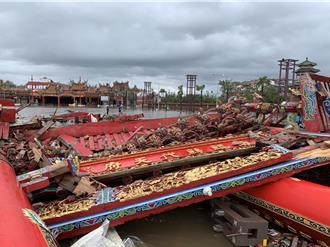 不敵「丹娜絲」16級強風 南鯤鯓代天府牌樓倒塌損失上億