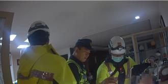 暖心！颱风天独居翁家中跌倒 高雄警获报破门救援