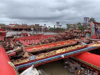 南鯤鯓代天府牌樓倒塌   郭正亮：籤詩第三句很準