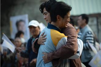 薛仕凌慘遭罷免楊貴媚唱〈人生的歌〉逼哭全場！周渝民演技網封神