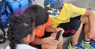 5歲以下孩童「每日看螢幕逾1小時」過動風險增 1情形傷害最大