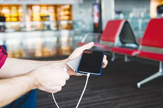 行動電源商羅馬仕 今起停產半年