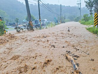 丹娜絲沿西部北上 估今減弱為輕颱