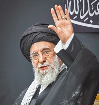 哈米尼戰後首露面 主持宗教儀式