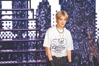 粉絲扮濟公 金在中打醉拳用葫蘆裝愛心