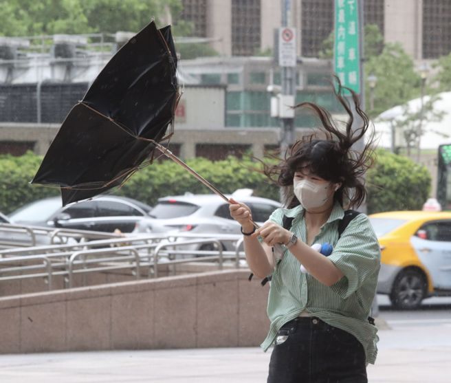丹娜丝掰了！海警预计17：30解除 强度持续减弱中（示意图/陈君玮 摄）