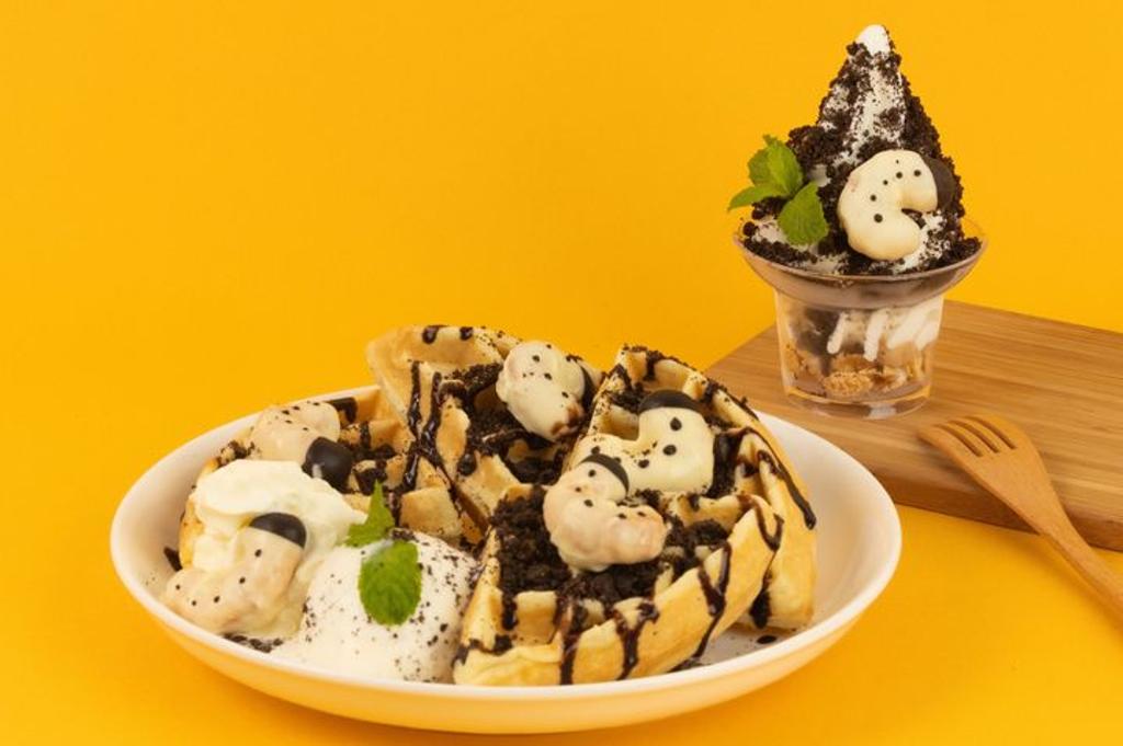 活動期間雄獅小食堂推出期間限定餐點，包括「甲蟲北鼻鬆餅」與「甲蟲北鼻霜淇淋」每一口都是驚喜，讓蟲迷們感受創意與美味的絕妙口味。　圖：雄獅文具想像力製造所／提供