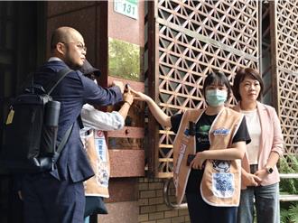 遭反罷人士作勢揮拳、罵綠共 「文山退葆」赴北檢提告