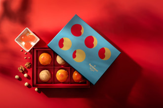 台北福华中秋月饼礼盒「新月‧心愿」 即日开卖！限量全手工新月珠宝盒综合月饼礼盒首次贩售!