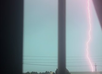 台中、彰化雨用倒的！鄭明典警告：小心狂風暴雨＋冰雹