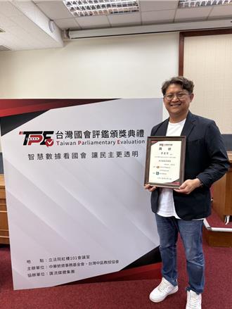 成功争取134亿、挡下战备道！黄建宾获「地方建设守护奖」肯定