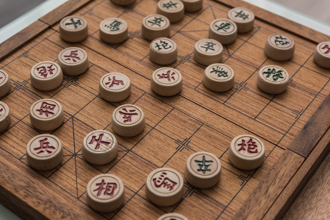 康熙中斷對奕 侍衛卻堅守棋局亡 皇帝自責留下8字箴言