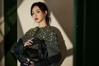 千禧神包回歸再掀話題 宋雨琦、目黑蓮、唐嫣搶揹