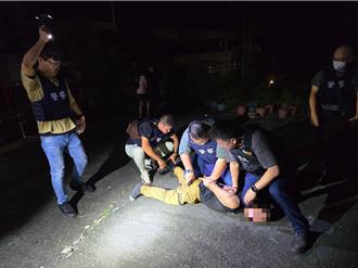 半夜突然「狂試槍」鄰居神明廳無故遭殃！ 毒男遭警制服